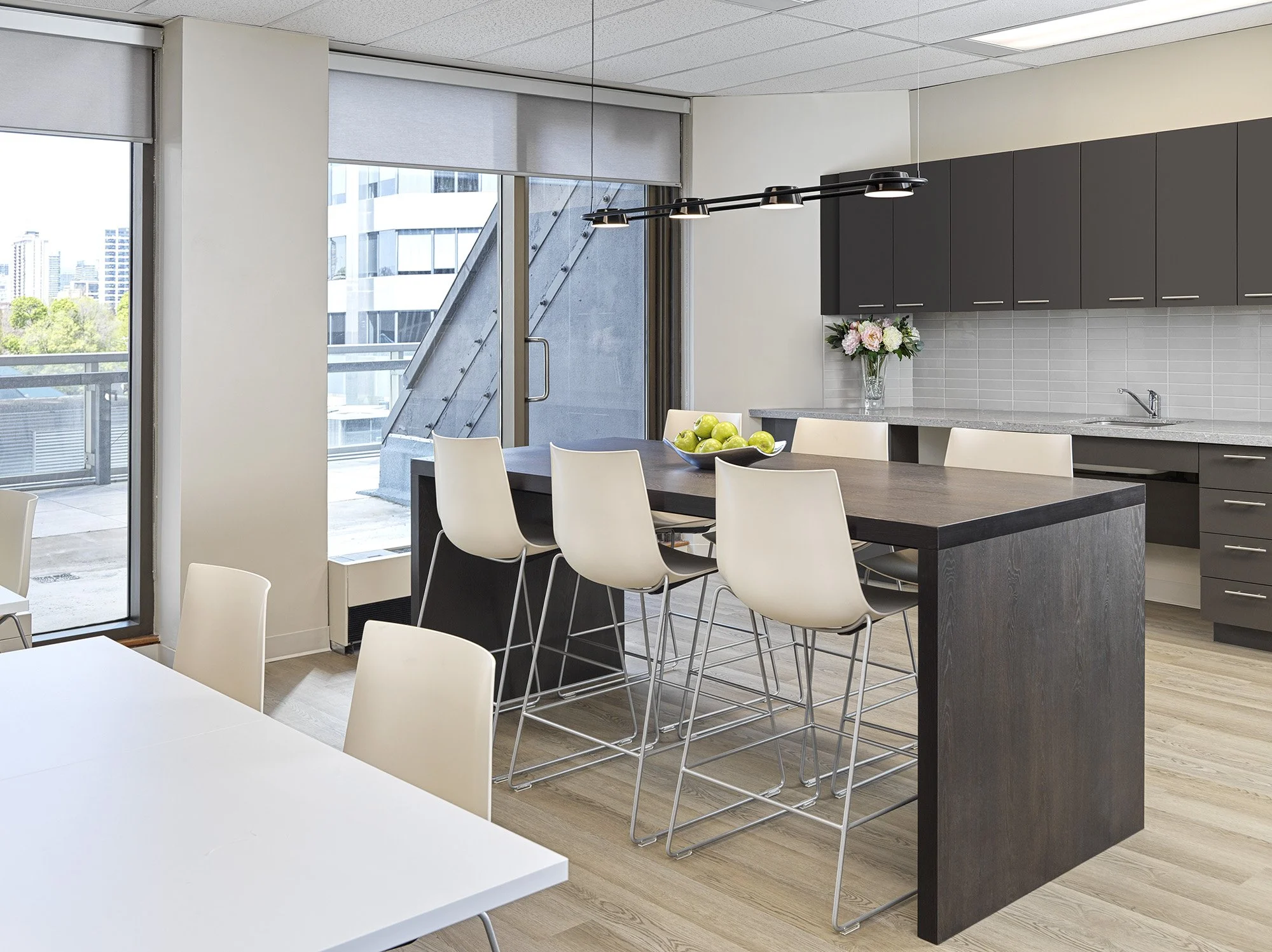 B9311671_with art.jpg