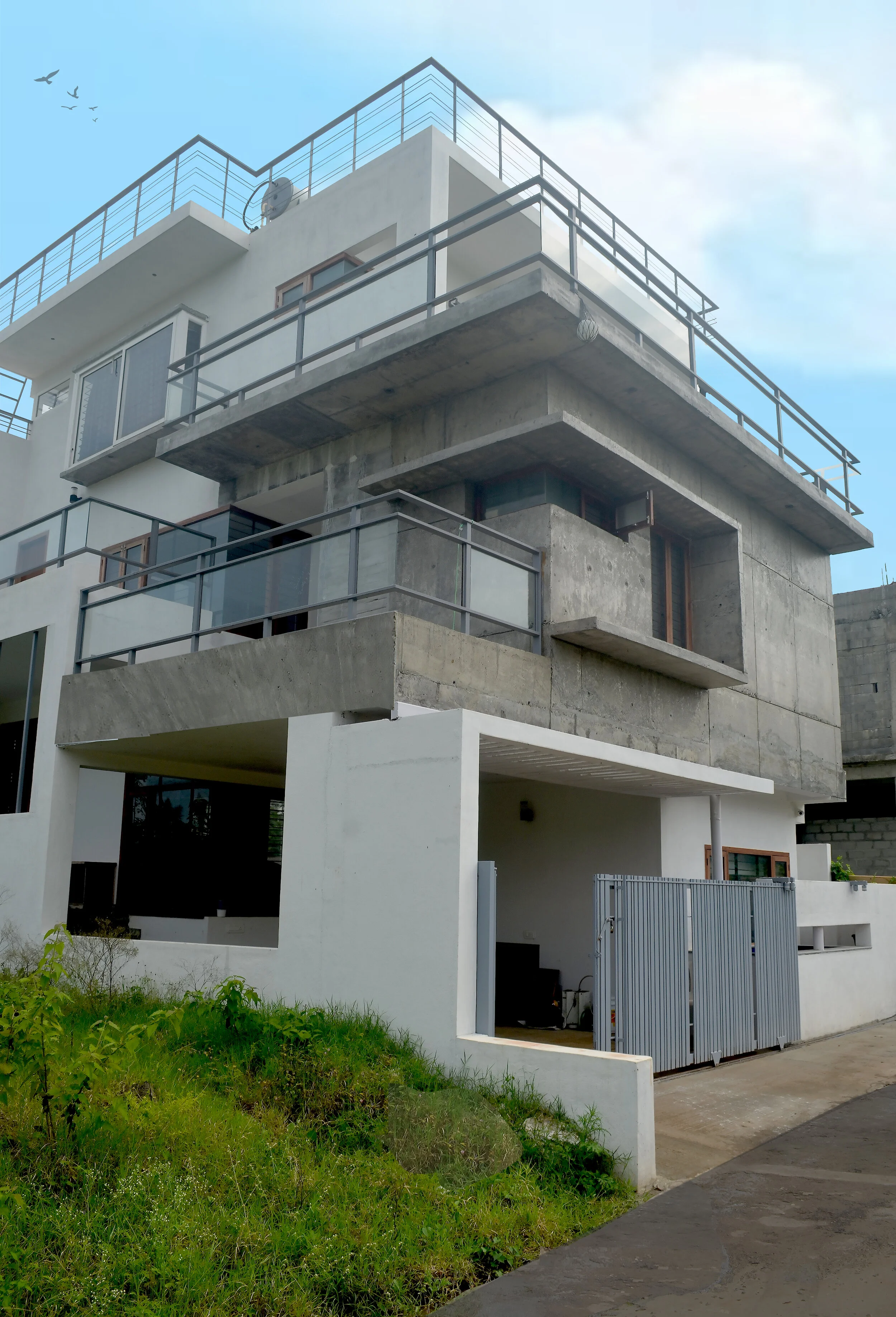 EXTERIOR VIEW (2).JPG