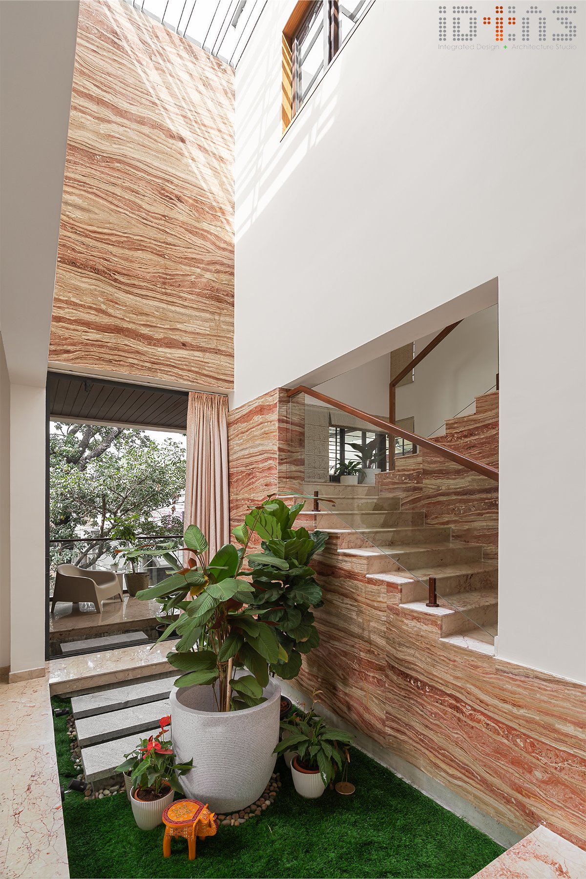 Courtyard strip with planting and paving