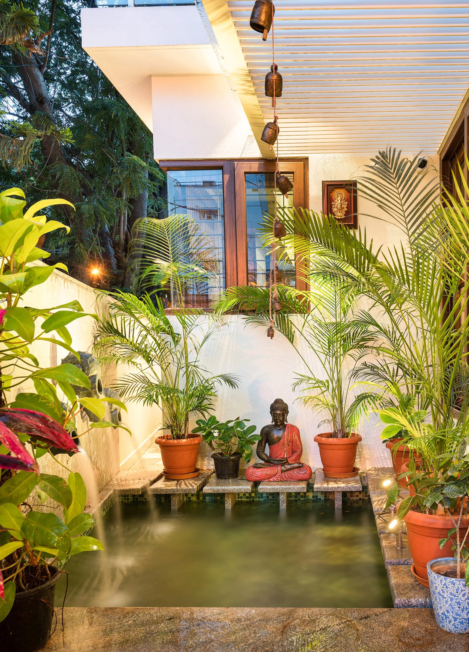 Planter courtyard with the idol at its end