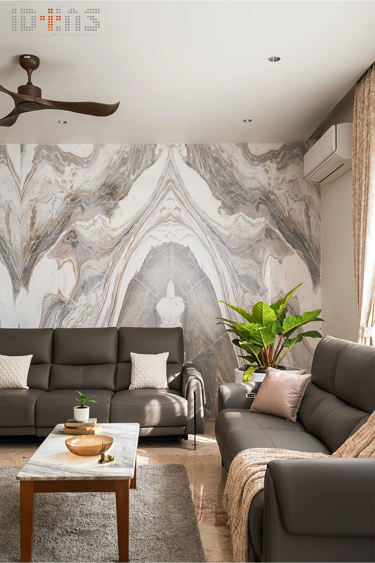 Living room with a patterned marble wall