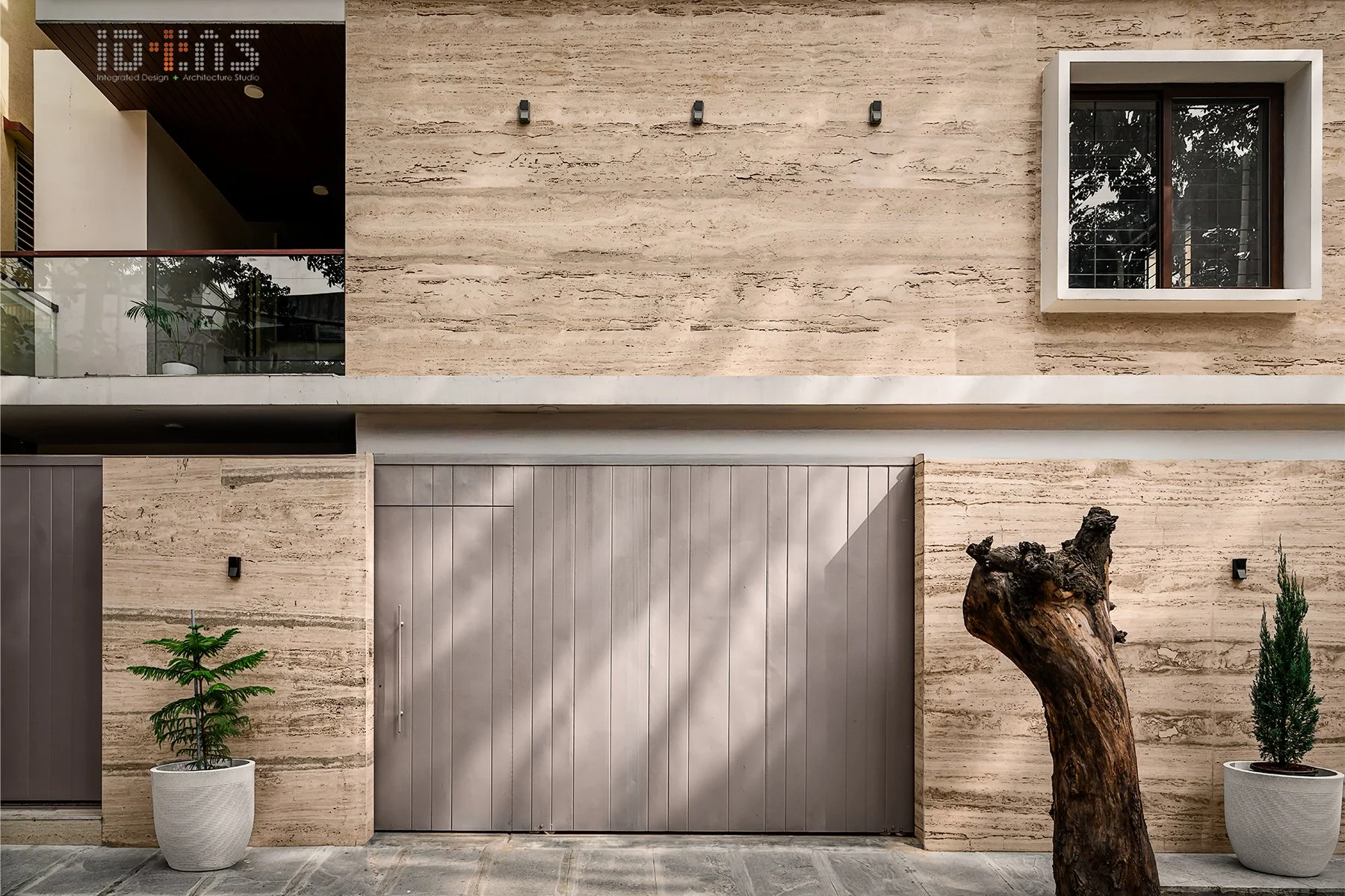 Stone cladding and the gate