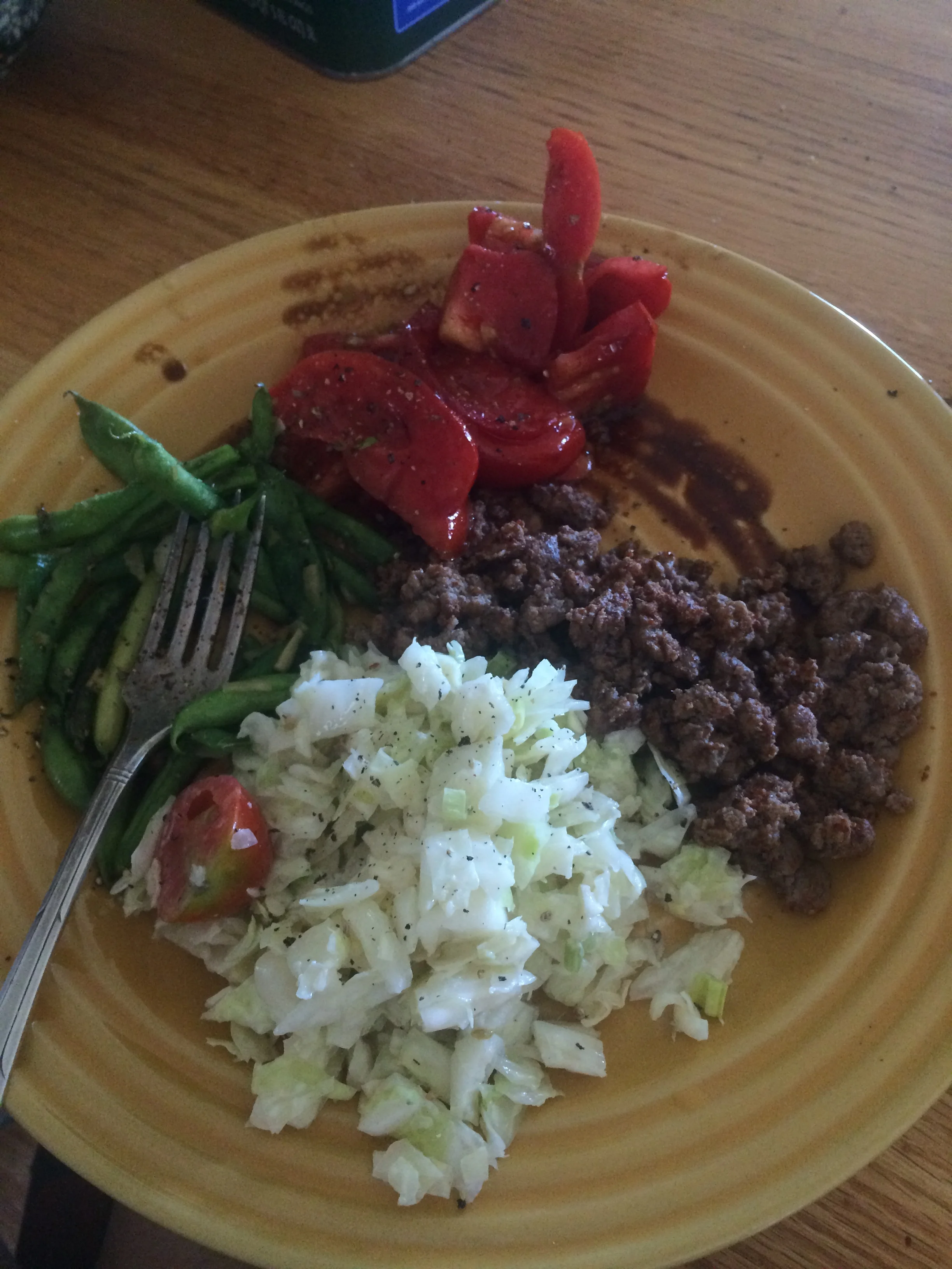  Slaw, green beans garlic and butter, tomato with olive oil, balsamic salt and pepper and turkish spiced ground beef. HA!&nbsp; 