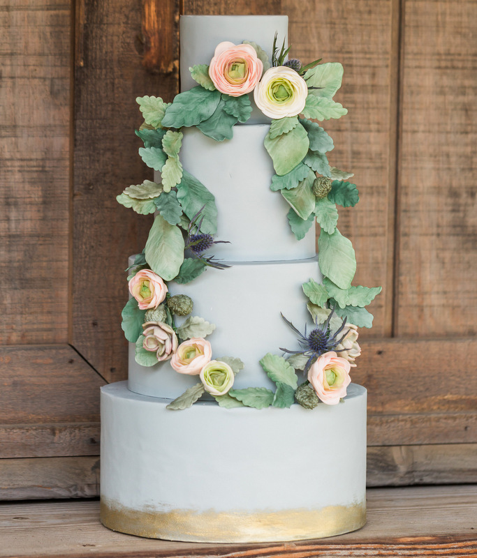 Photo by Katie Jackson Photography and cake by Frost It