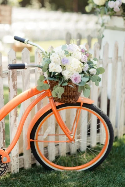 Arrangement by Unique Floral Designs || Photo by Figlewicz Photography