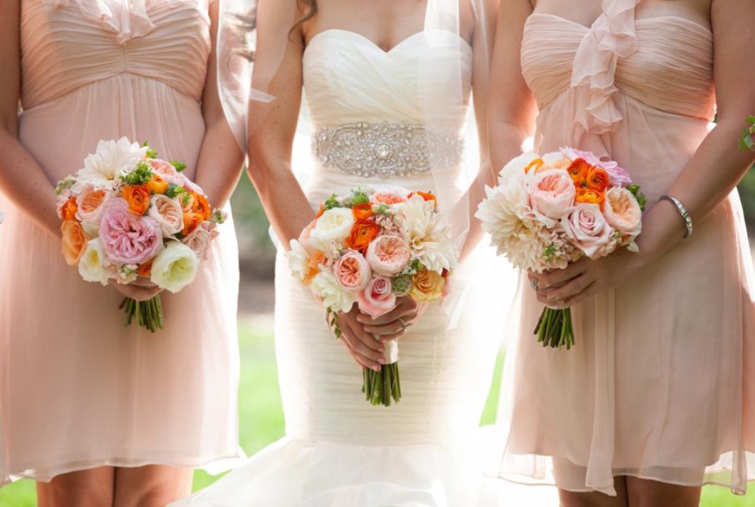 Arrangement by Stella Bloom Designs // Photo by M i Belle Photographers