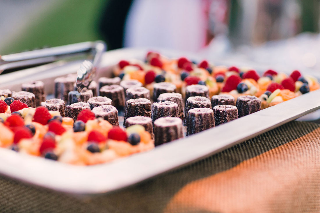 Delicious deserts for wedding guests