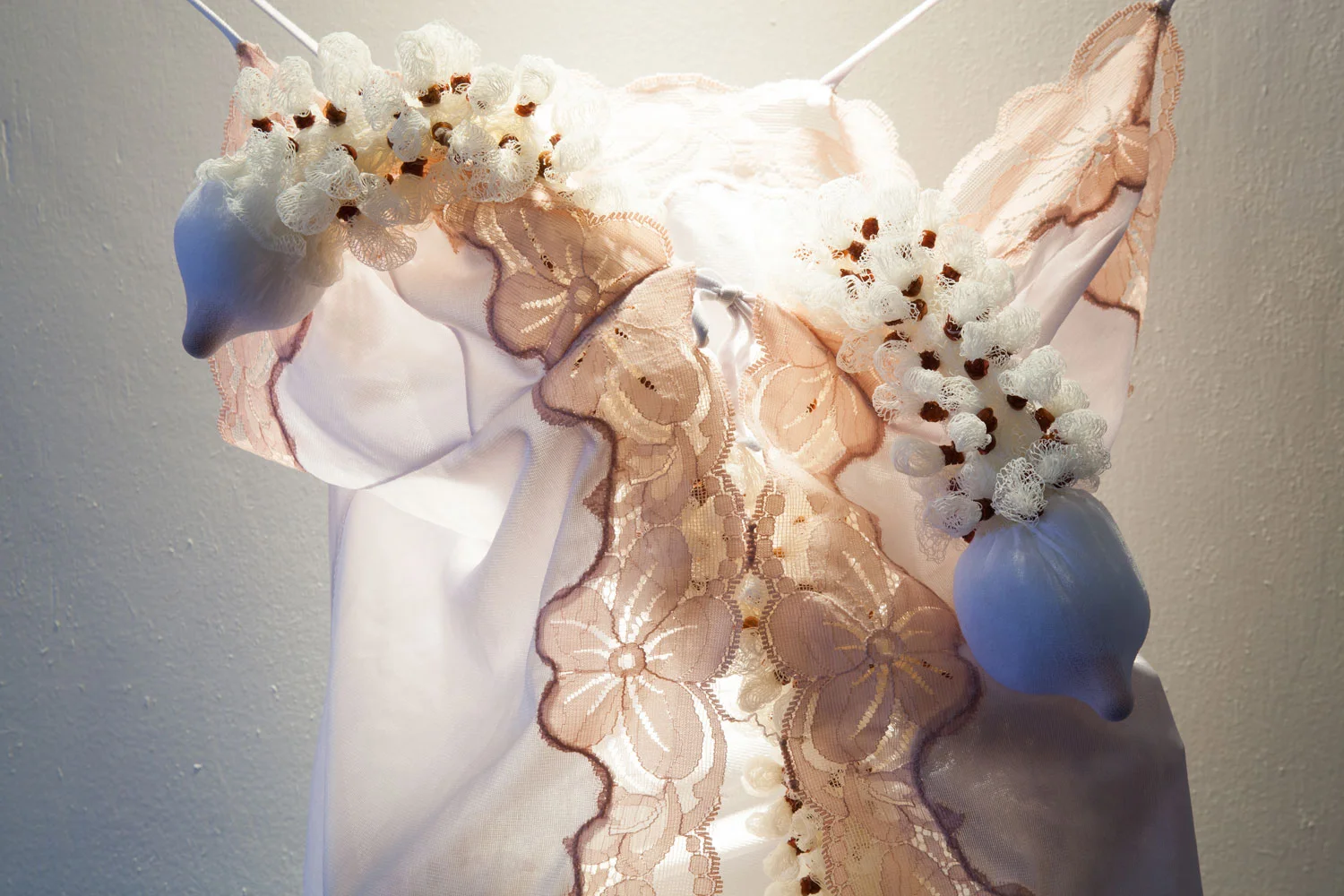 Holding-Loll-detail-web.jpg