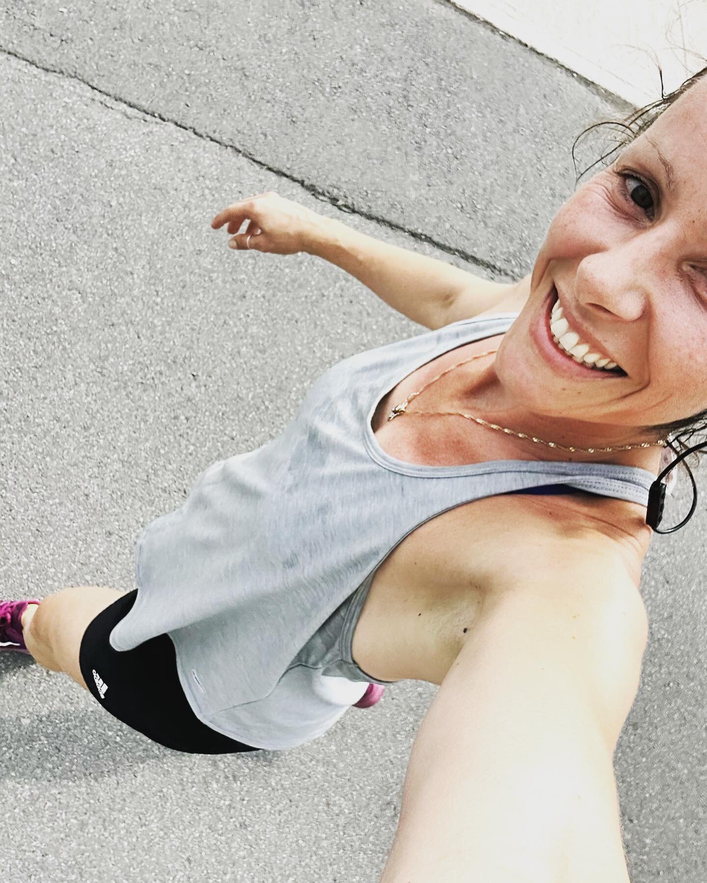 Life is beautiful! 
#lovewhatyoudo #dowhatyoulove #enjoylife #runrunrun #cooldown #41andfit #smile #behappy #enjoythemoment 
🏃&zwj;♀️