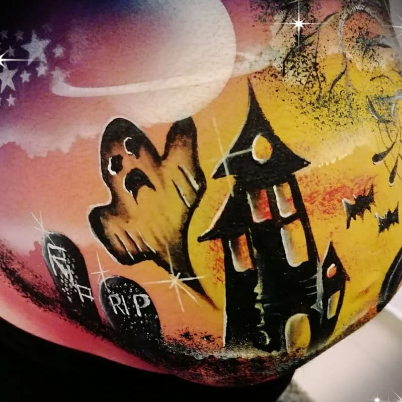 🎃 happy Halloween 🎃 
#25weeks 
#roundandhappy
@bettina.d88 😘😘 danke f&uuml;r dein wahnsinniges Talent, dass du auch meinem Bauch gelassen hast! 💪💪