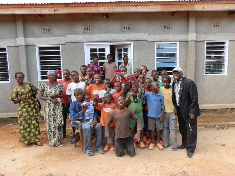11a_withtheorphanslubumbashi.jpg
