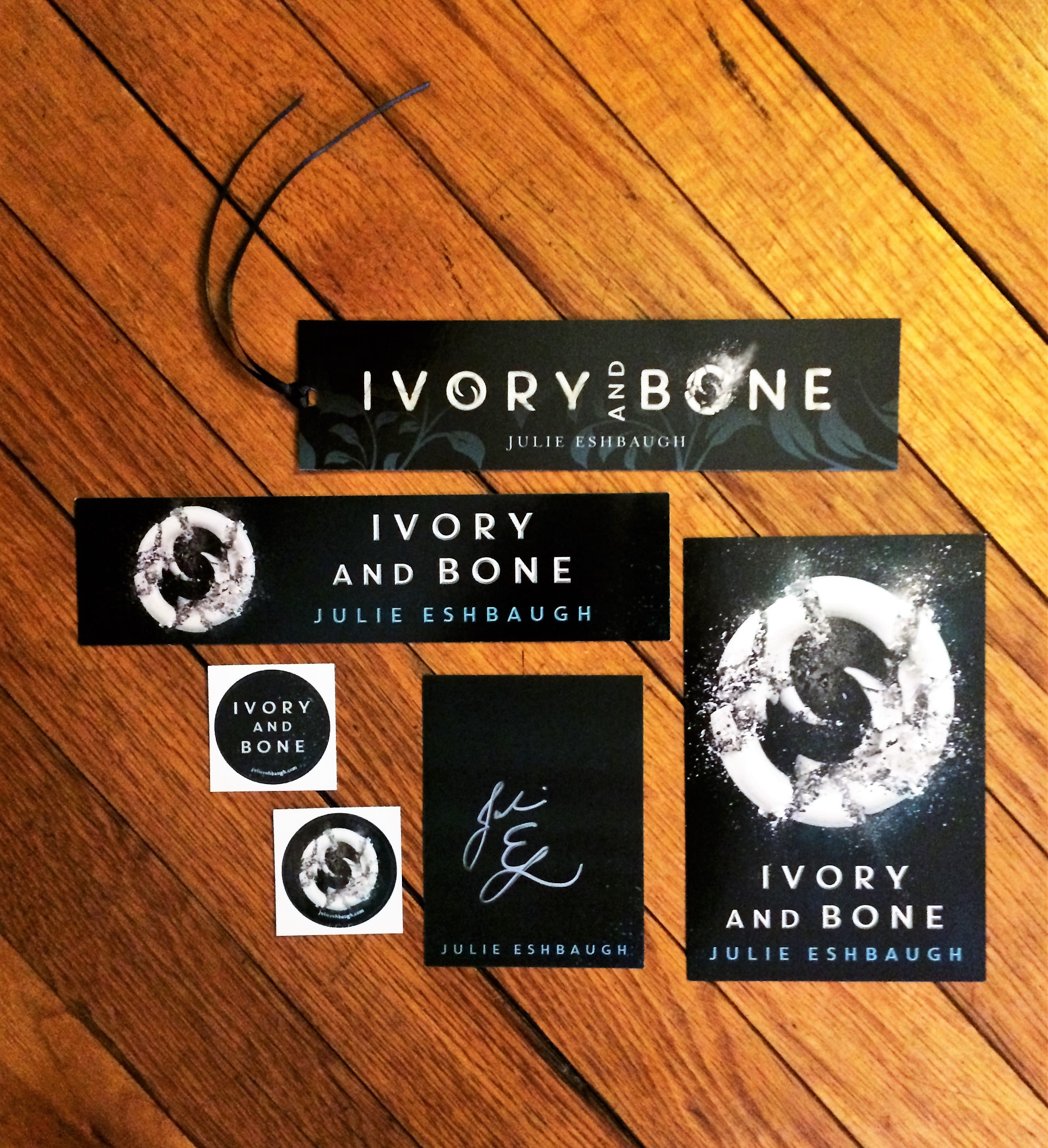 The Pre-order Swag Gift! Isn't it pretty?