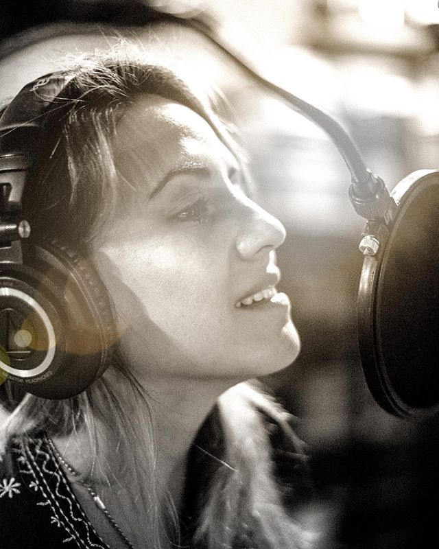 Leaving it all on the spit screen. -advice from @andrewripp who happens to have a new song out today! Check it! - #newmusic #comingsoon #singer #sing 📸: @emilyaginger
