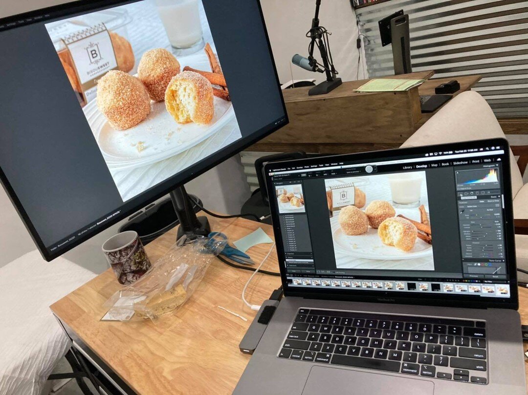 Yesterday we had the pleasure of working with Bisousweet Confections! Yeah, I said it, CONFECTIONS! Wow! Yummy stuff! Great people Karen and Eddie. 

#confections #bisousweetconfections #yummy #tastytreats Bisousweet Confections #bakedgoods