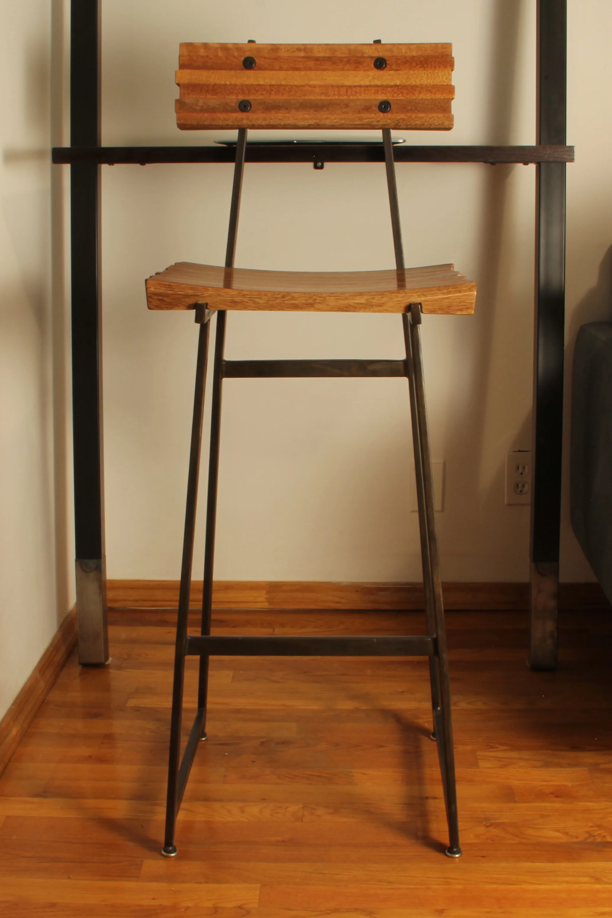 2012 Grue Stool 02 Front.jpg