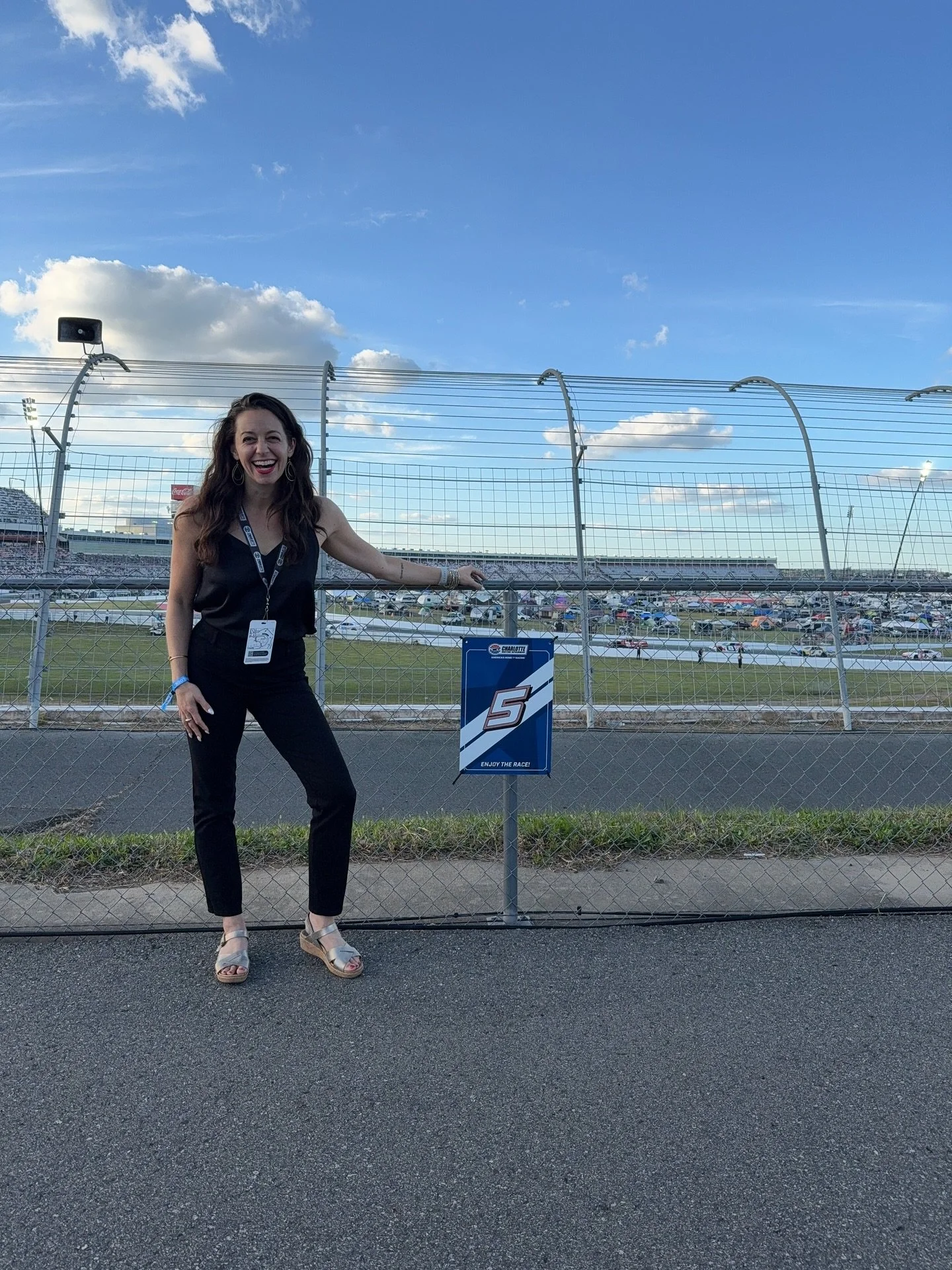 October Memories 🍁🧡 Feeling Grateful 🥰🙏

1&amp;2 - thank you @alistarnes &amp; @muddycreekexperiential for the VIP NASCAR experience 
3 - teaching Leadership workshops
4 - lots of trail runs 
5 - hanging &amp; exploring with @christinabizzz 
6&am