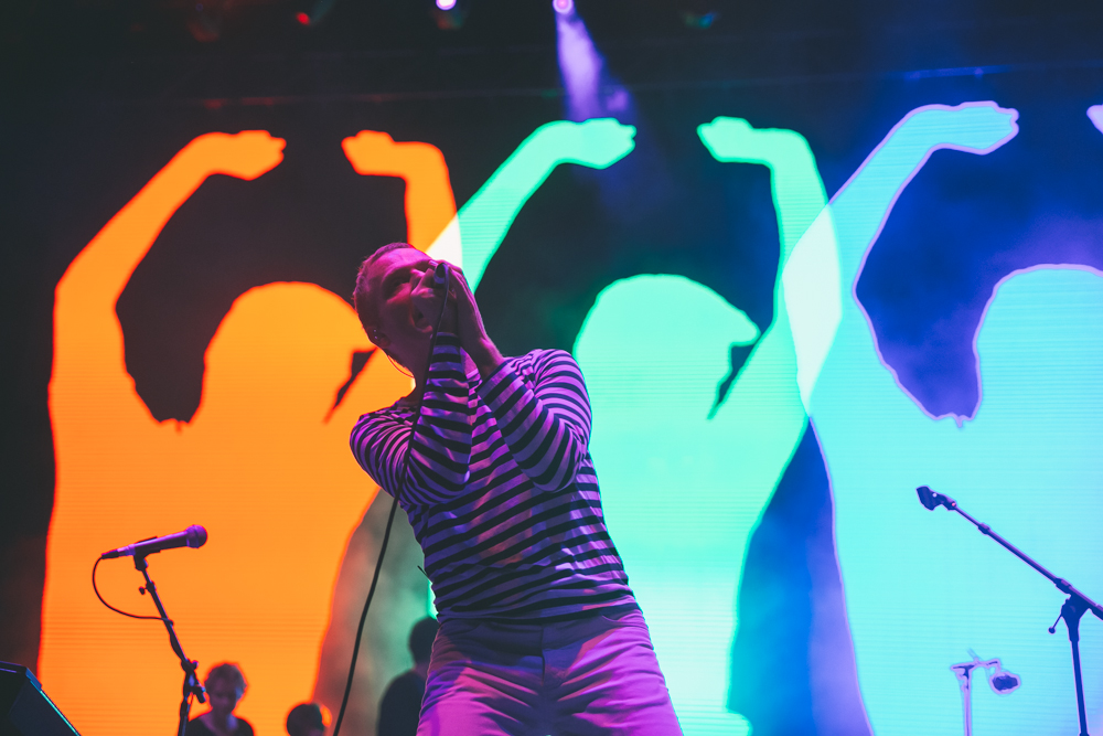 BELLE AND SEBASTIAN PERFORMS AT THE 2015 FYF FESTIVAL IN LOS ANGELES. / PHOTO © KAYLA REEFER, SUSPEND MAGAZINE