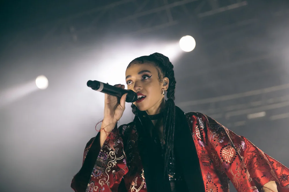 FKA TWIGS PERFORMS AT THE 2015 FYF FESTIVAL IN LOS ANGELES. / PHOTO © KAYLA REEFER, SUSPEND MAGAZINE