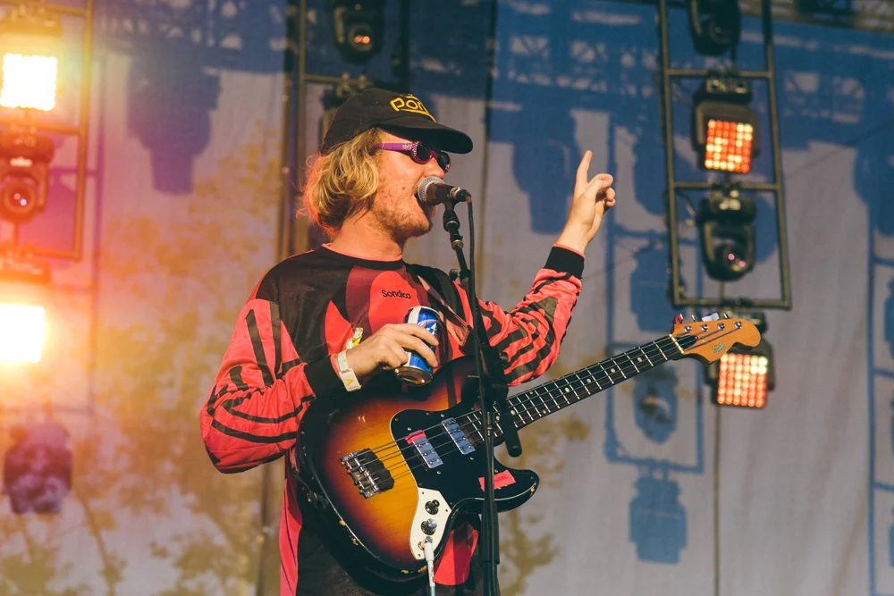 MAC DEMARCO PERFORMS AT THE 2015 FYF FESTIVAL IN LOS ANGELES. / PHOTO © KAYLA REEFER, SUSPEND MAGAZINE