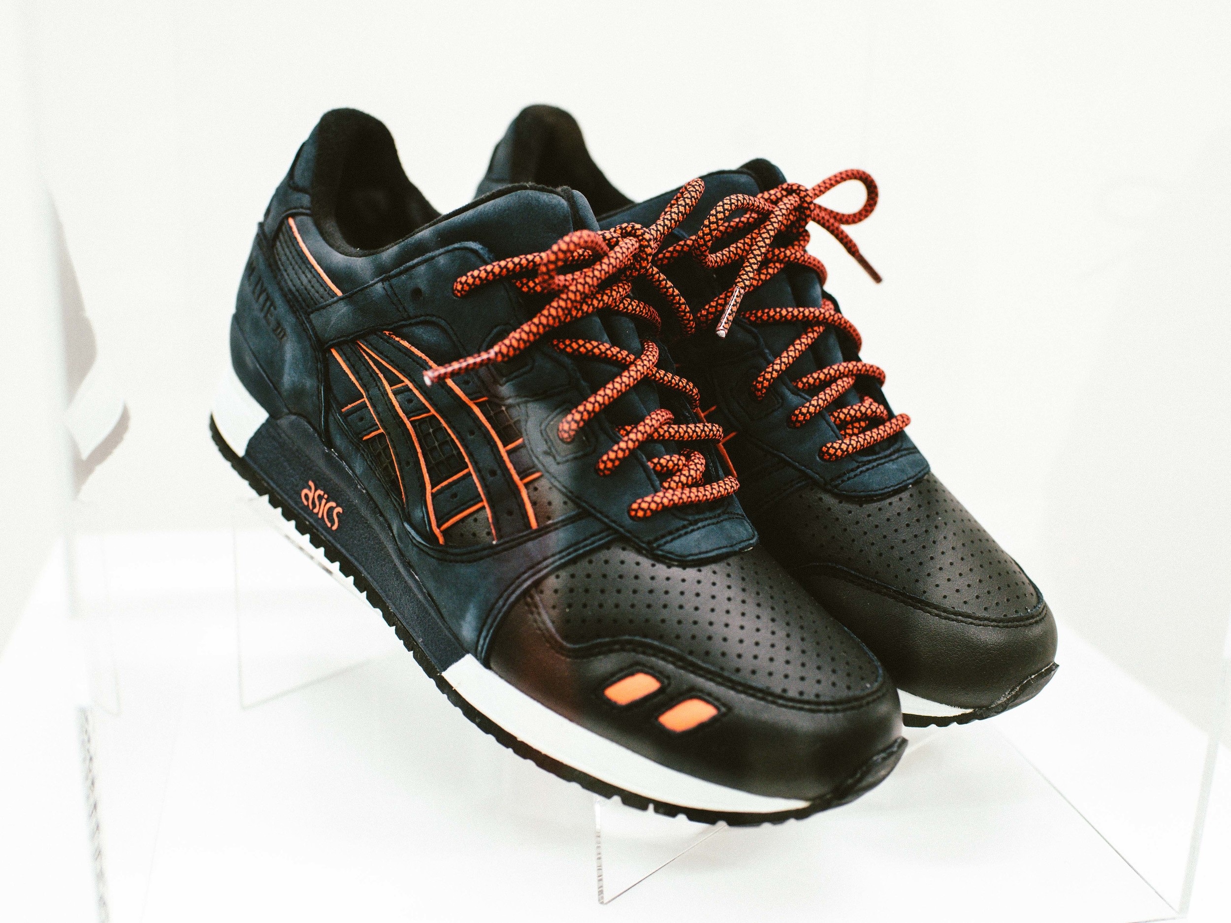 Total Eclipse by Ronnie Rieg (11-10-2012). Perf leather, nubuck. / Photo: © Diane Abapo for SUSPEND Magazine.
