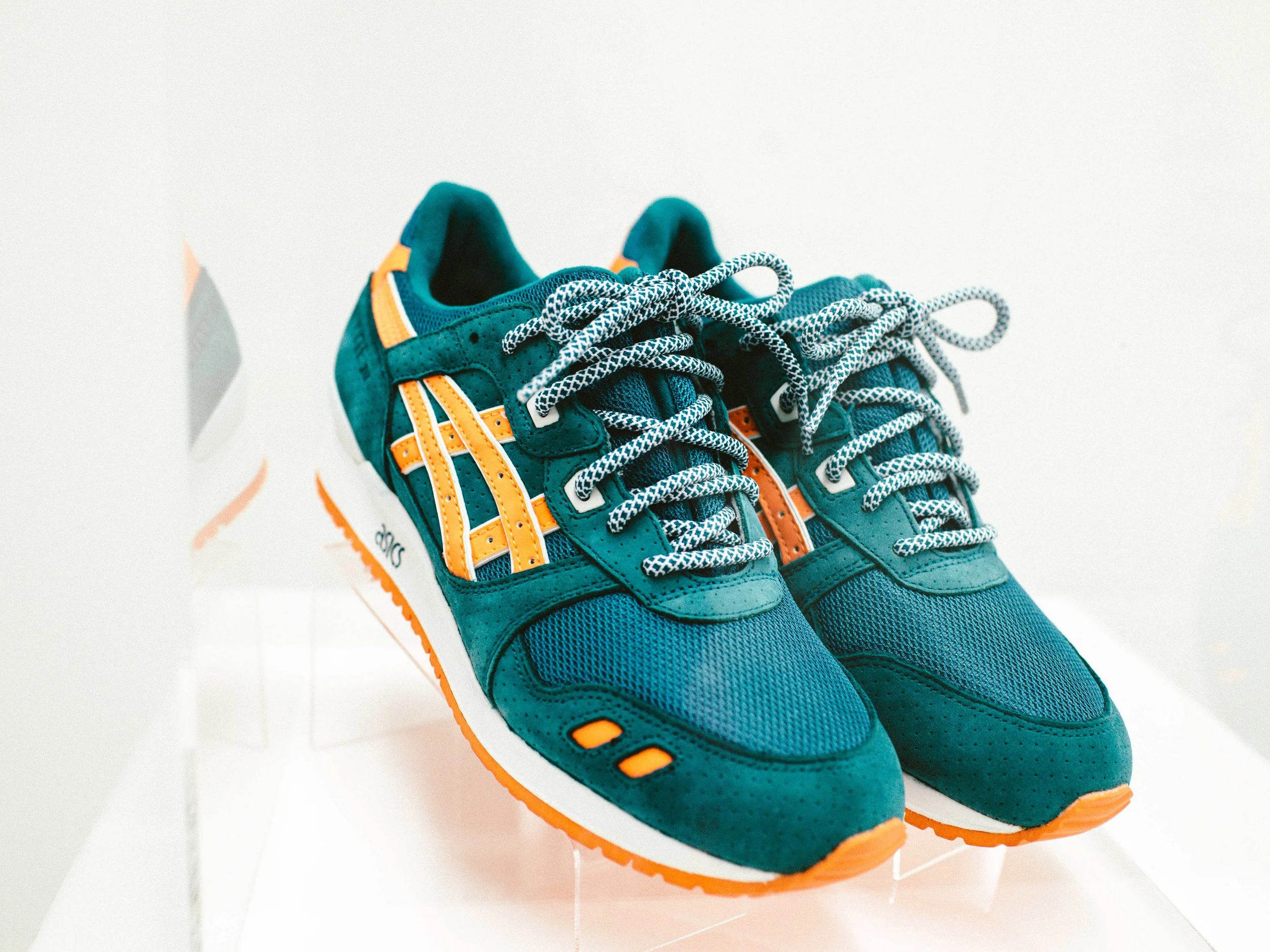Miami by Ronnie Fieg (05-02-2013). Sport mesh, nubuck. / Photo: © Diane Abapo for SUSPEND Magazine.