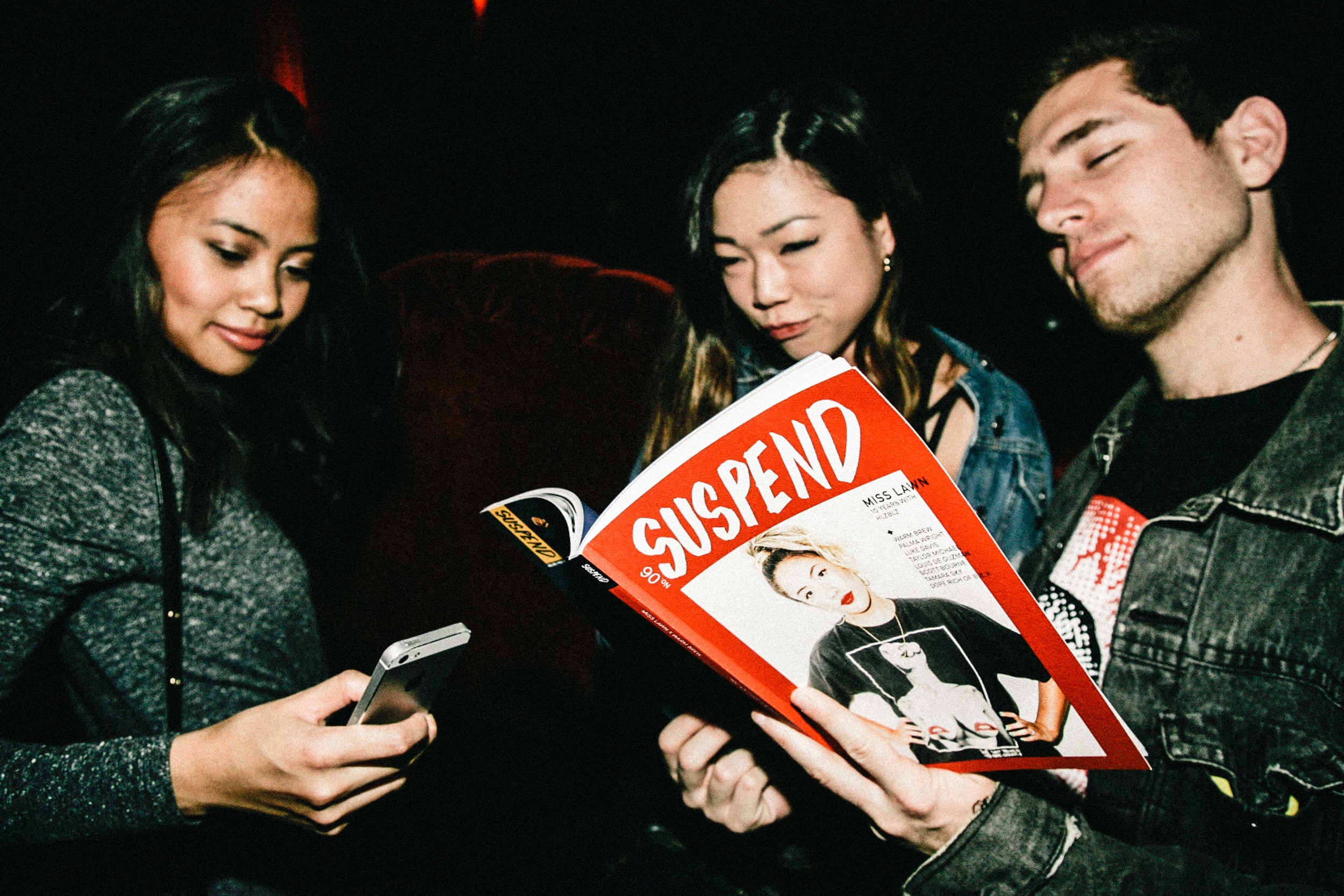  Guests reading ISSUE 06 at the ISSUE 06 Release Party x 10YR HLZBLZ Anniversary (Feb 11) at Globe Theater. / Photo: © Jonathan Tate for SUSPEND Magazine. 