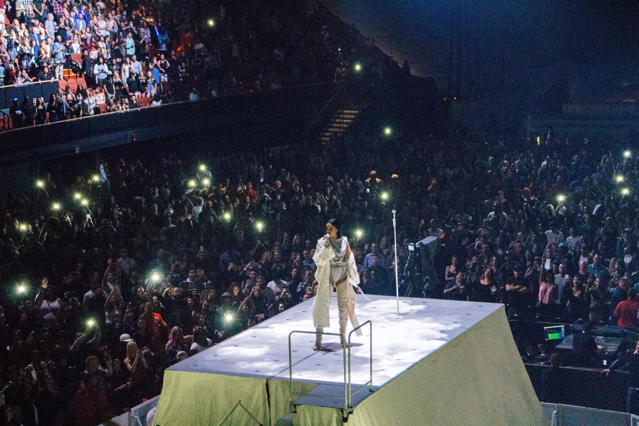  Rihanna at The Forum (May 3). / Photo: © Diane Abapo for SUSPEND Magazine. 