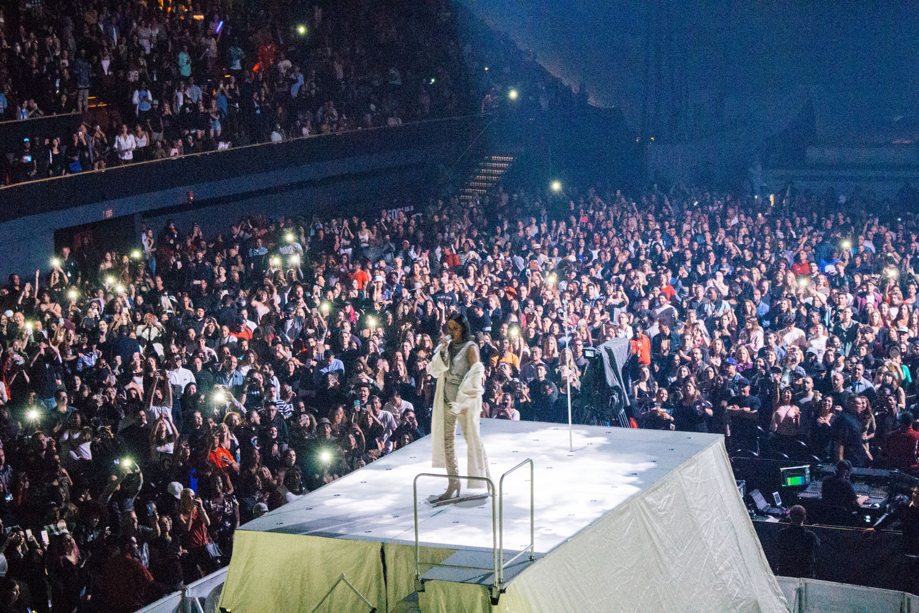  Rihanna at The Forum (May 3). / Photo: © Diane Abapo for SUSPEND Magazine. 
