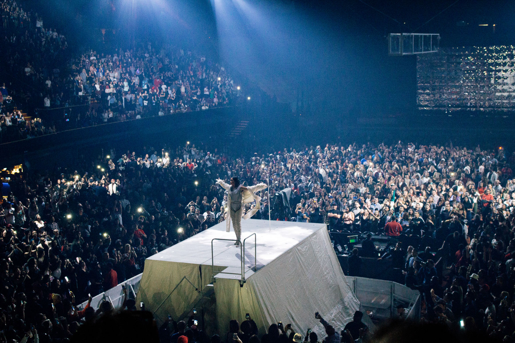  Rihanna at The Forum (May 3). / Photo: © Diane Abapo for SUSPEND Magazine. 