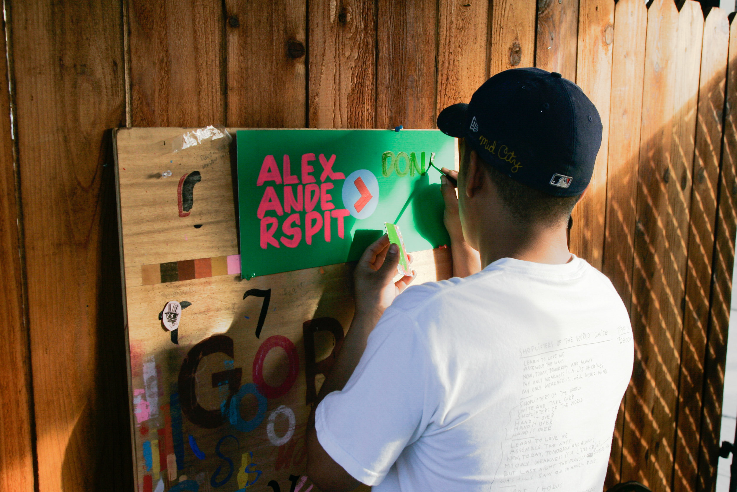  Javier Matias paints a custom sign for Spit's one-day studio at Virgil Normal. / Photo: © Jonathan Tate for SUSPEND Magazine 