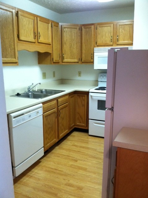 405-10 kitchen.JPG