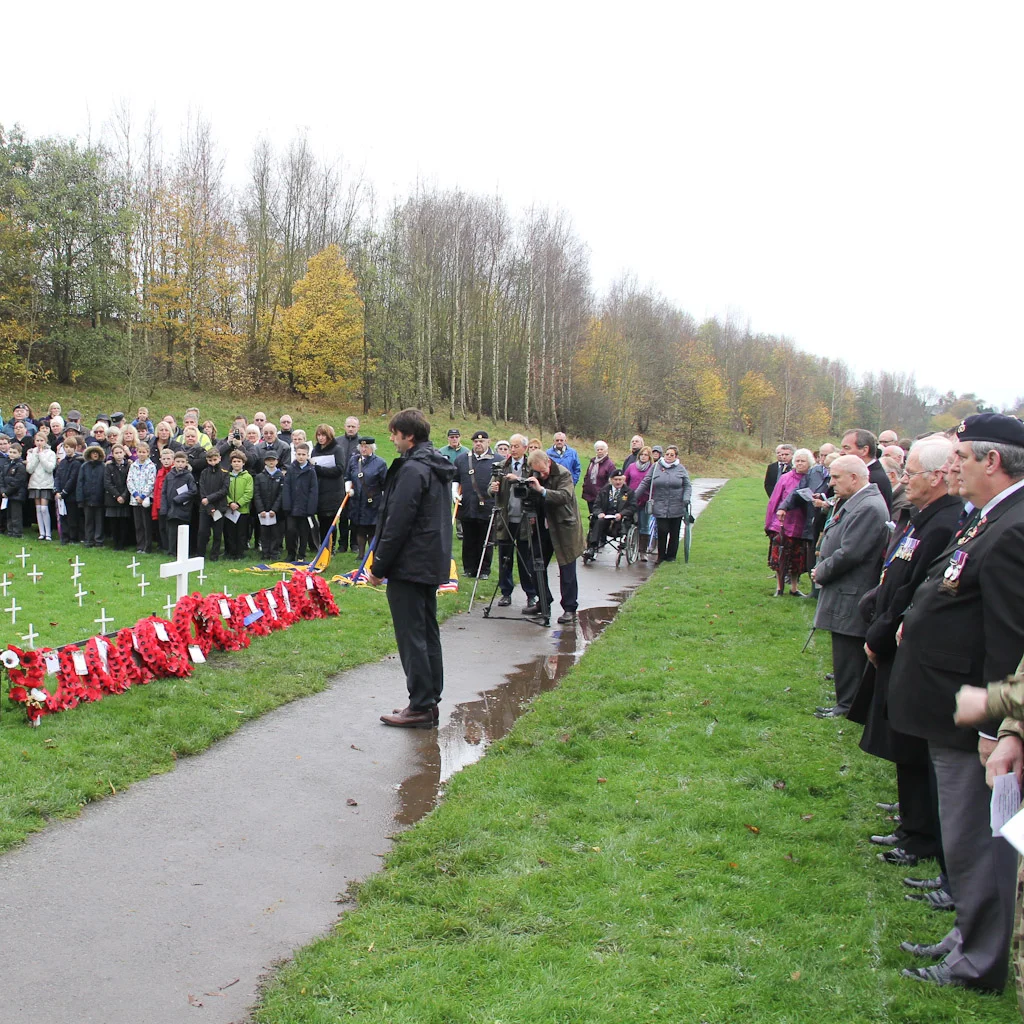 JOHN CUTTS LAYS A WREATH