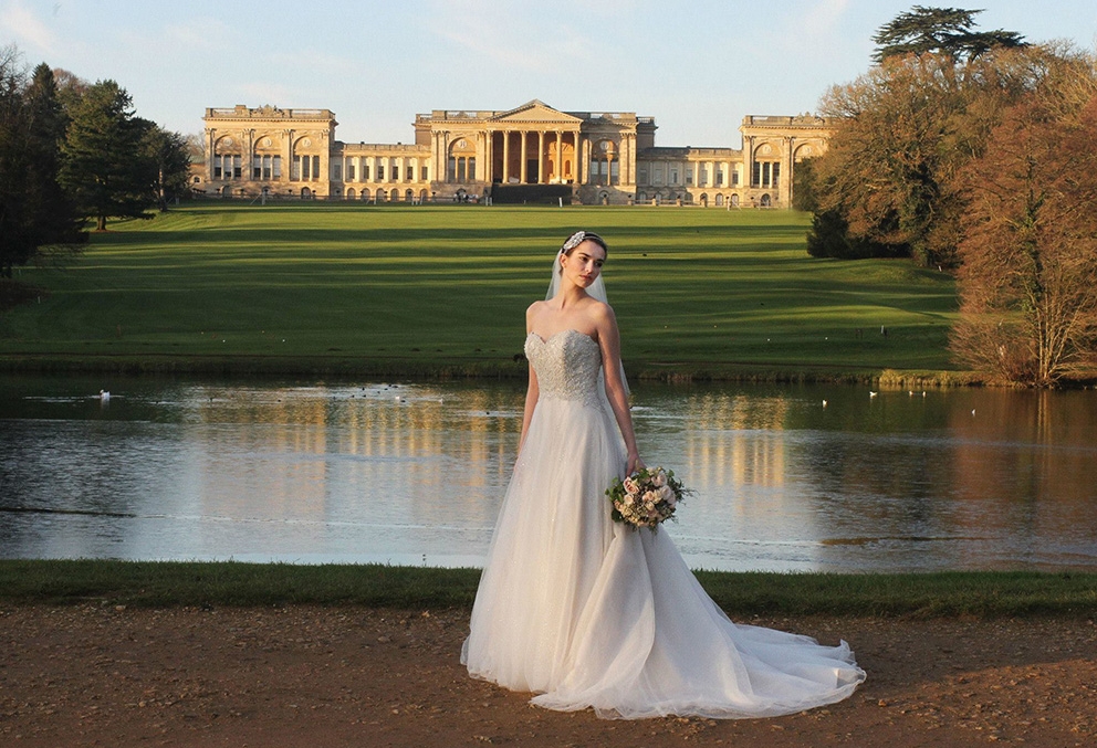 White winter wedding shoot at Stowe House, Bucks