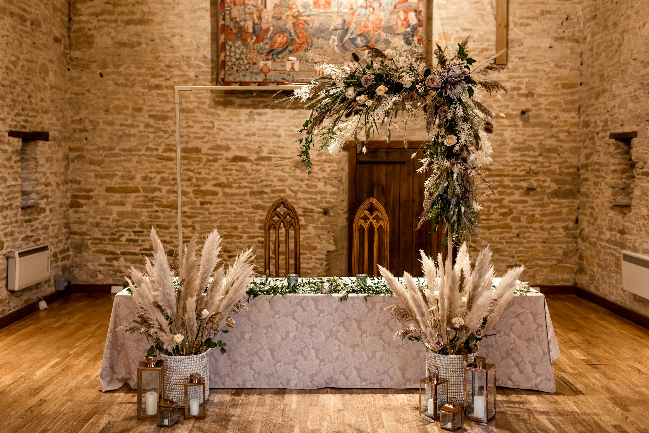 Northamptonshire barn wedding arch