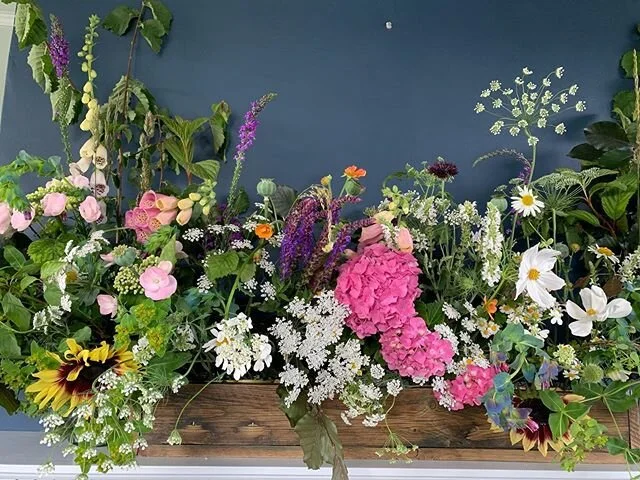 We&rsquo;re celebrating Great British Flowers week with this garden gathered display. It would have sat in the window as challenged by @marketflowers but my photography skills weren&rsquo;t up to it 🤣 so I settled for a mantle display with a tangled