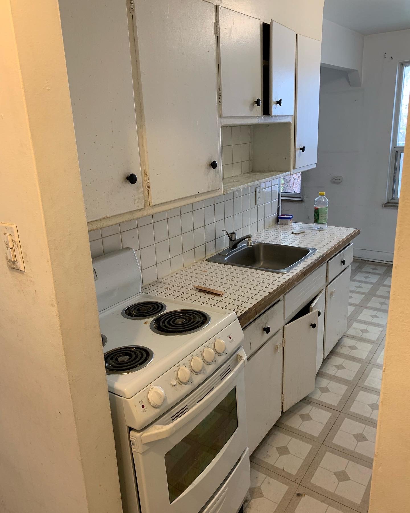  Kitchen, before renovations 