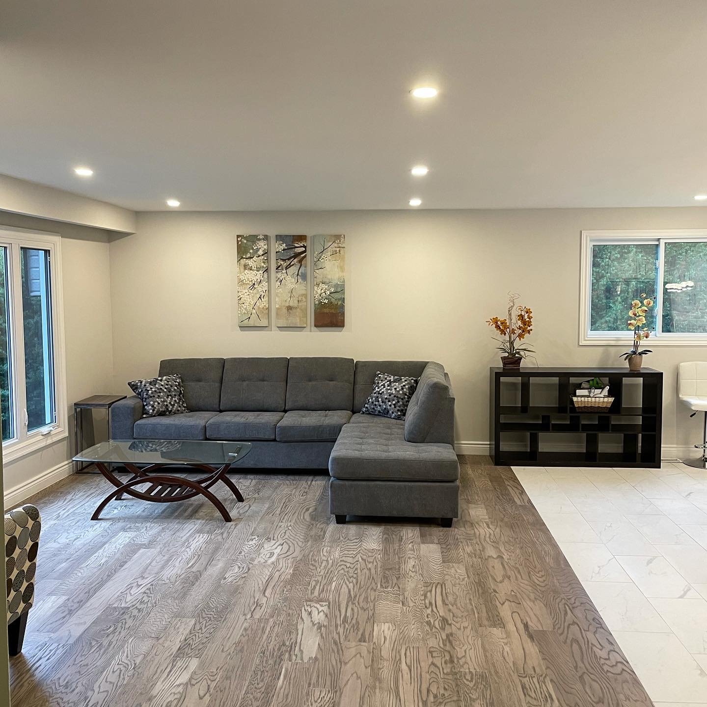  Living room, after renovations 