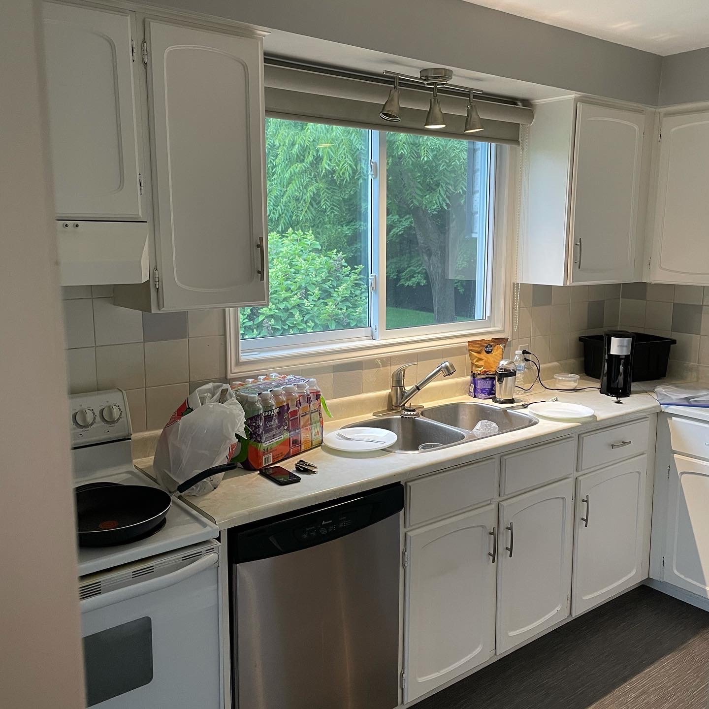  Kitchen, before renovations 