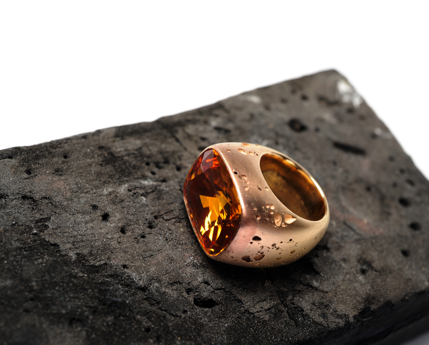 Hemmerle ring, topaz, pink gold, copper: Photo Courtesy of HEMMERLE