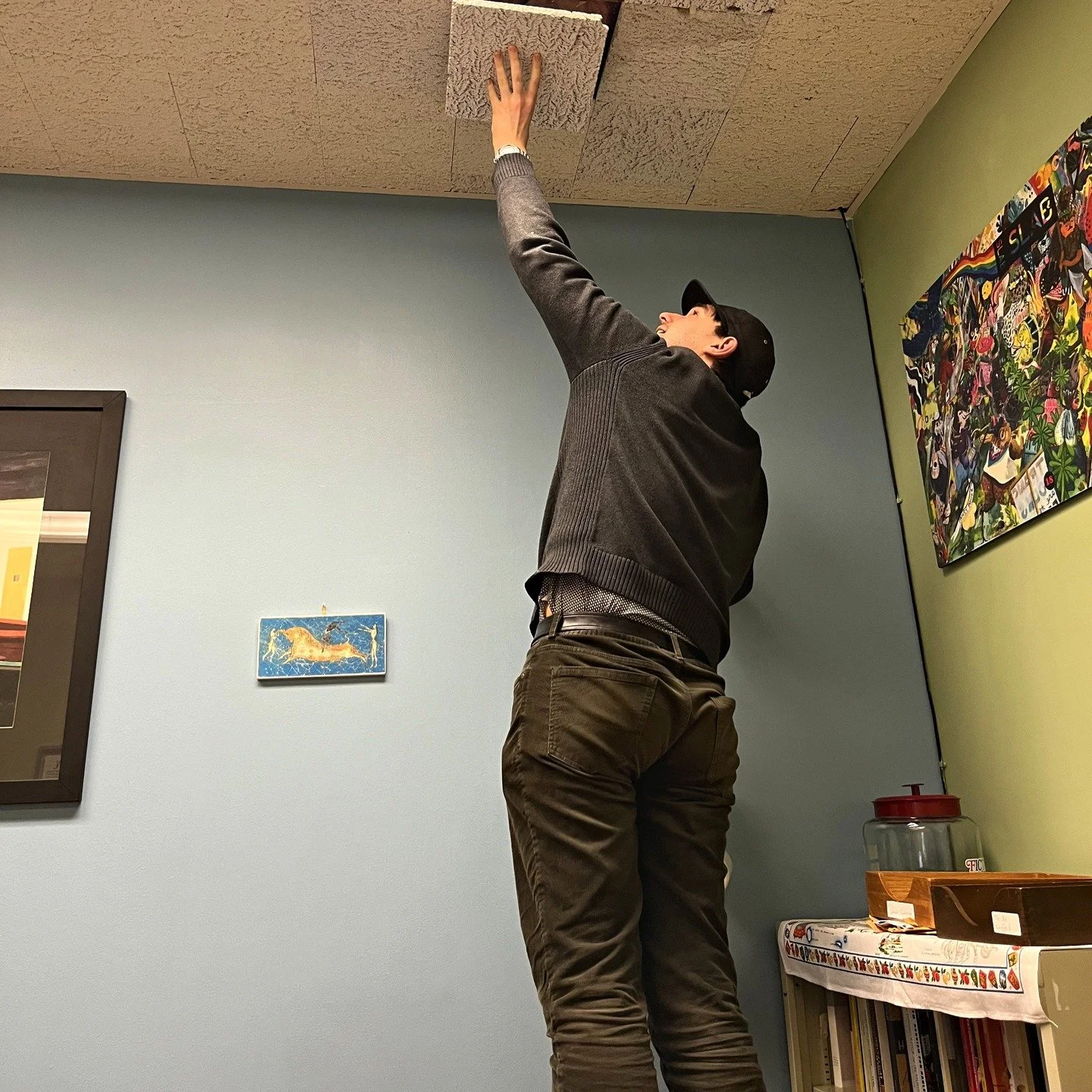 When your Assistant Editor has to double as a handyman because your office ceiling tiles don't want to stay in place. 🔨🔨🔨
.
.
.
.

#fiction #fictionmagazine #fictionmag #print #printpublication #publishing #shortfiction #literaryjournal #literarym