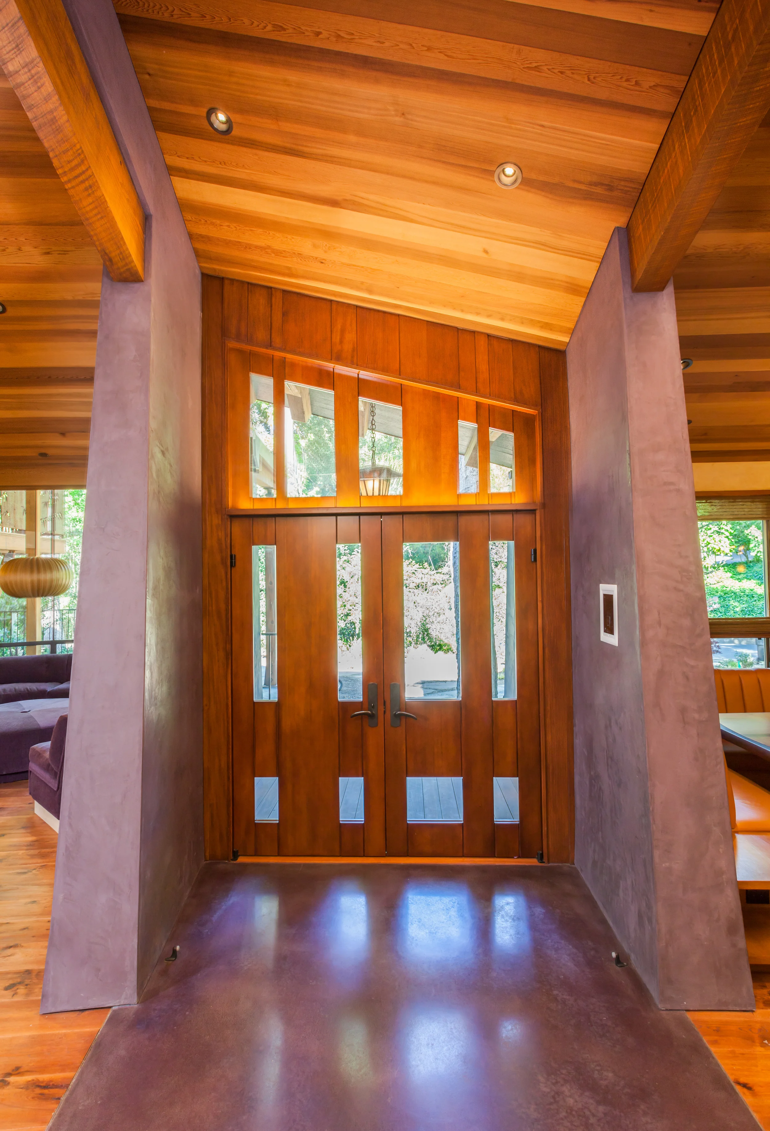 Custom Entry, Los Angeles