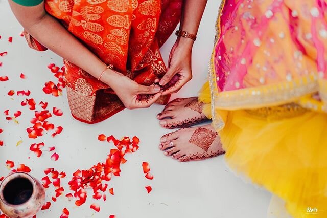 Rituals , from Devika &amp; Anmol&rsquo;s wedding day. More from this wedding coming soon. 
#weddingsutra #rituals #indianwedding #colors #dirtybootsandmessyhair #yourockphotographers #indiaearl #igers #goa #pune #india #shashankissarphotography