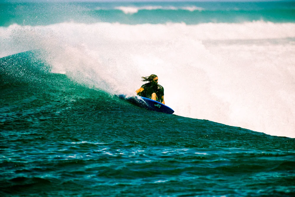 PETITE LEÇON DE TWIN-FIN AVEC ASHER PACEY