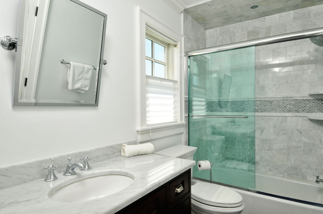 72 Surf Drive bath3.jpg