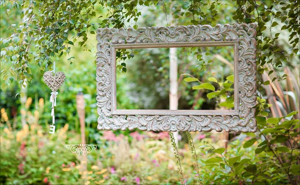 Hanging frame for pics.jpg
