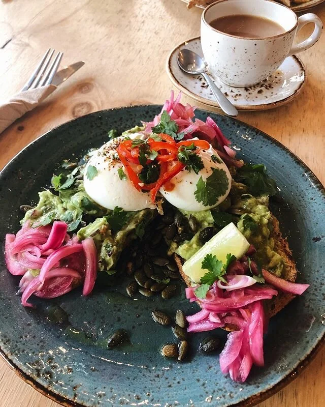 A lovely little brunch at @flatcapscoffee and my first taste test of pumpkin seeds 🎃 Ahhh I bloody miss going out for brunch x