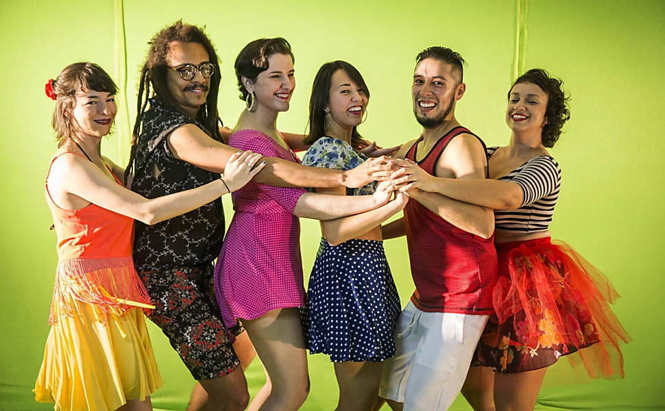 Olivia, Rafa, Auddrey, Nanda, Danielle e Monroy no Trensinho Lambateiro 