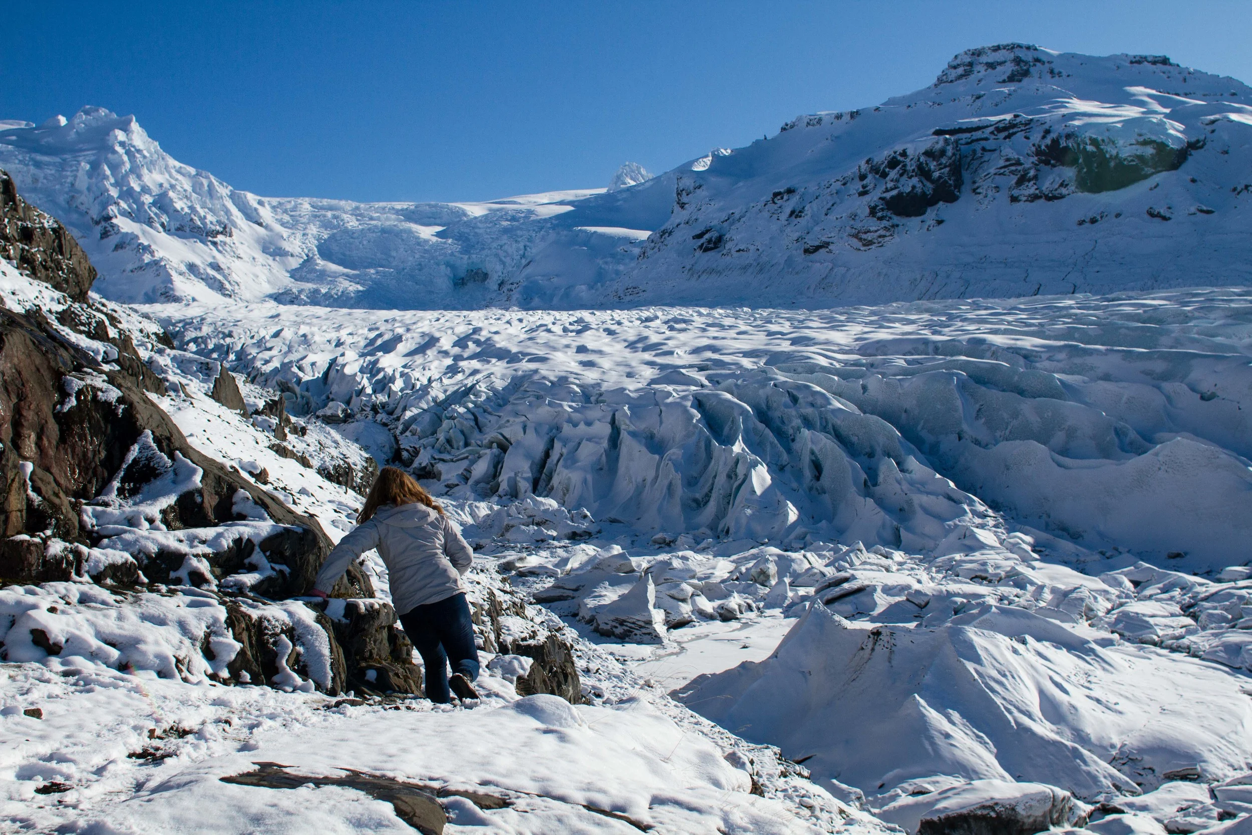 Exploring Svínafellsjökull glacier 