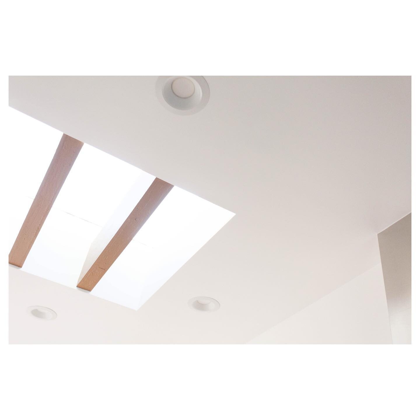 Skylights are a favorite for bringing in natural light and creating dimension. The beams in this one add a point of interest and tie the space together.

#poganyarchitecture