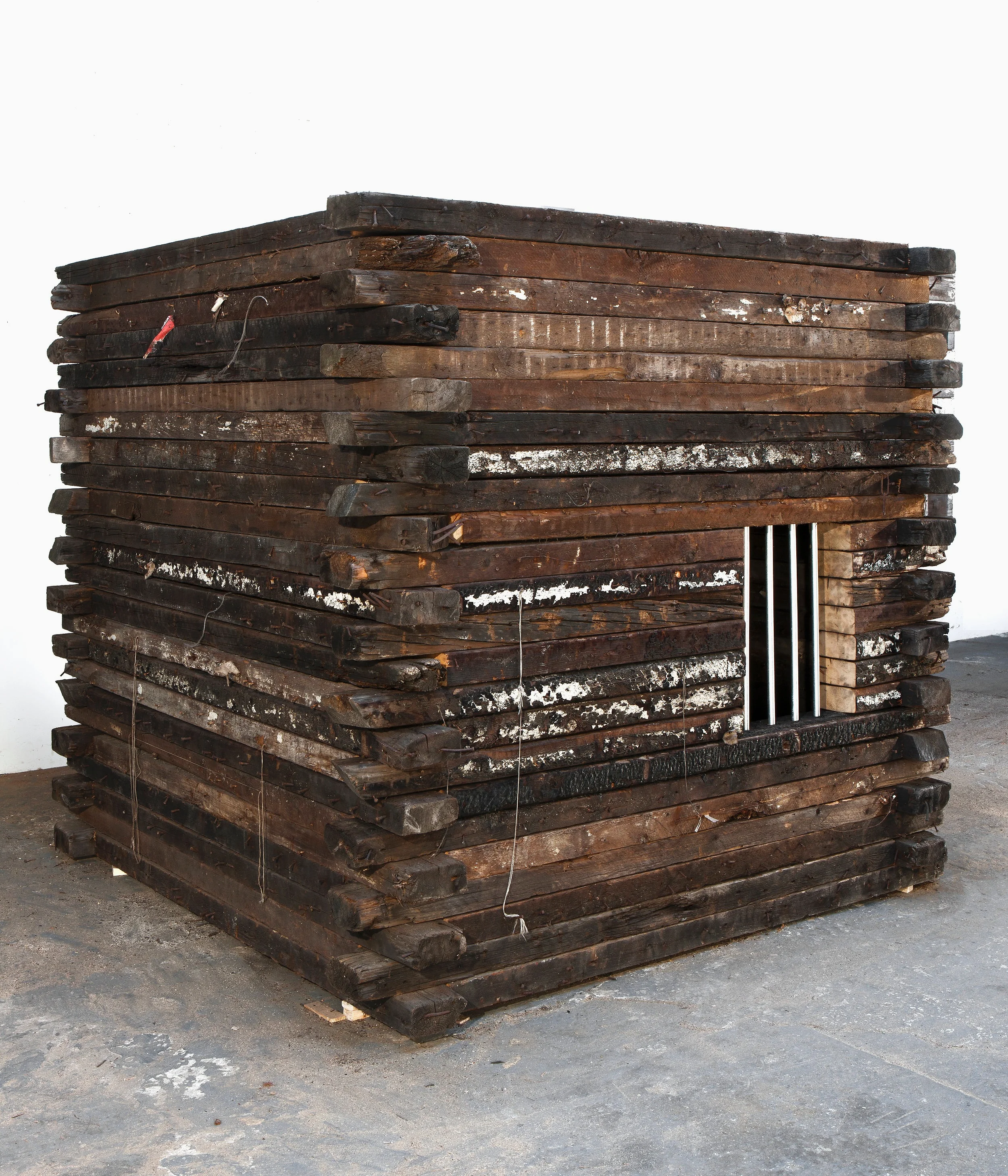 MV_Jail11_72x72x72_view3_L.jpg